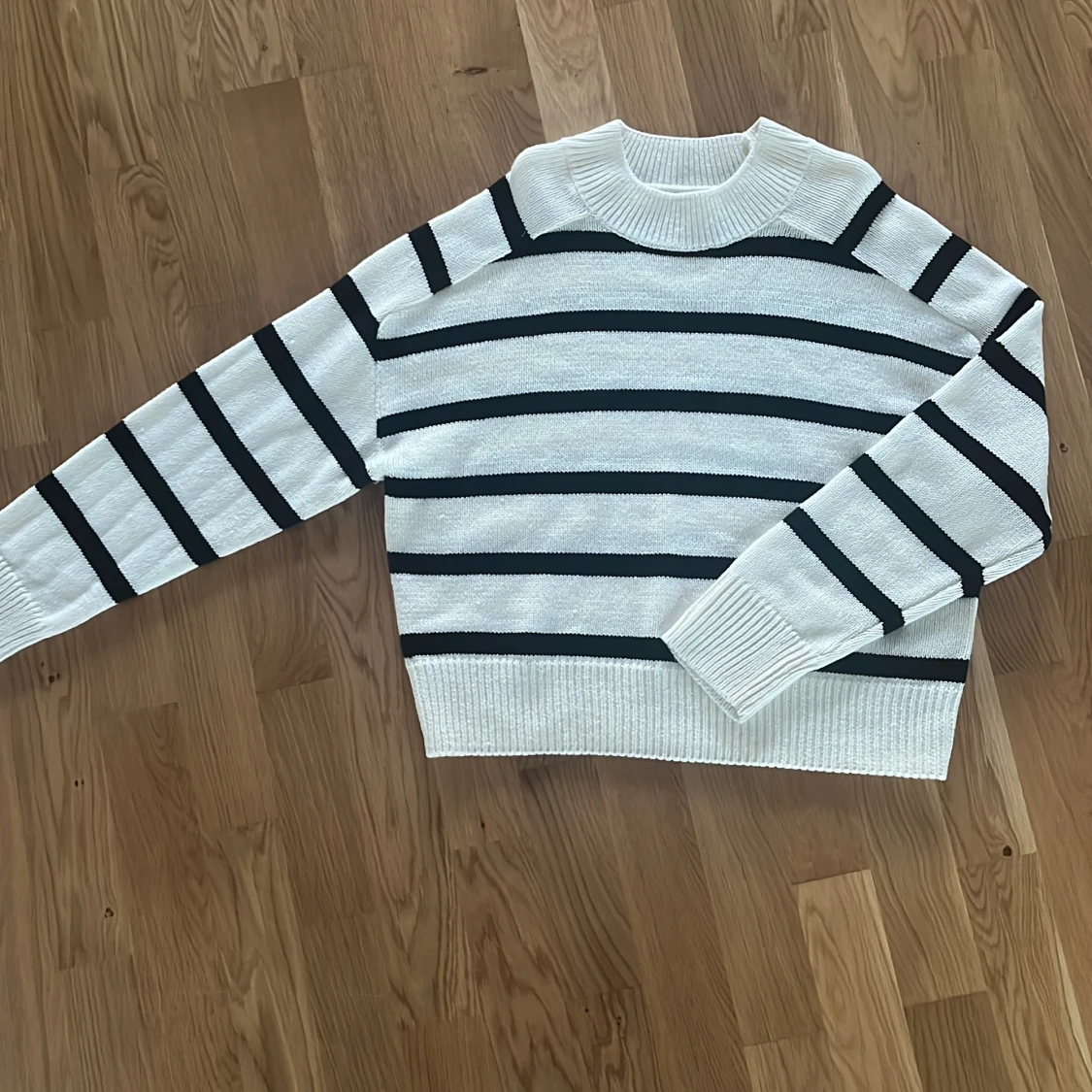 Stickad randig tröja 