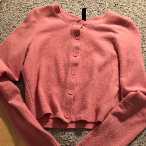 Rosa tröja - Rosa tröja från H&M. Använd några gånger! Frakt tillkommer 30kr!n