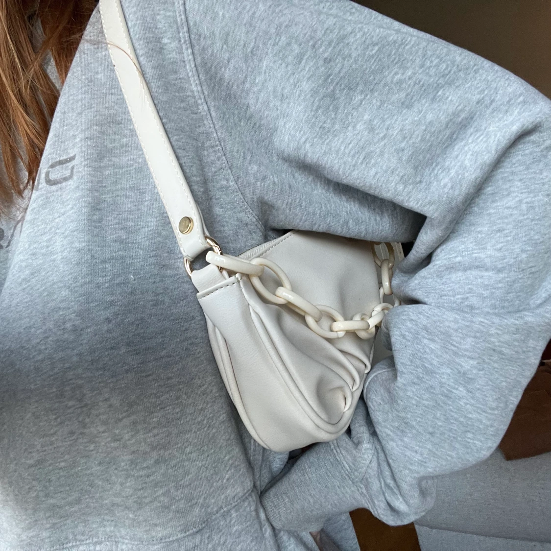 Vit väska med kedja - 91
