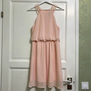 Beige klänning  - Beige klänning 