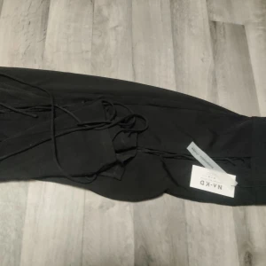 NA-KD Byxor  - Nya oanvända NA-KD byxor med tag 