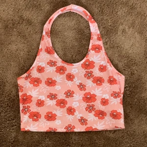 Gullig topp  - Aldrig använd pga för liten - bra skick