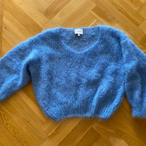 Americandreams stickad - Stickad tröja från från Americandreams. Använd två gånger. Nypris 1600kr.