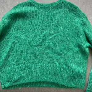 Stickad tröja  - Knappt använd 