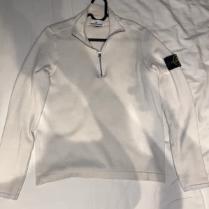 Stoneisland tröja - En Stone Island tröja, mindre i storleken