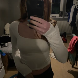 Långärmad - Jätte fin långärmad tröja från Gina tricot☺️pris kan diskuteras vid snabb affär!!