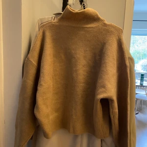 Tröja - Stickad tröja från zara, oanvänd men lapparna är ej kvar. Storlek S💓