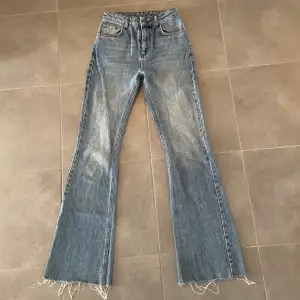 Utsvängda jeans i nyskick🌞