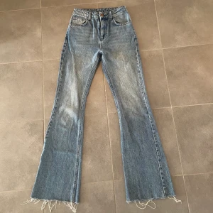 Flare jeans - Utsvängda jeans i nyskick🌞