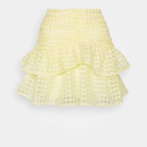 Söt volang kjol från Ginatricot i väldigt bra skick!💗