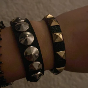 Nitarmband - asnygga nitarmband, 10kr för ett av dem 20kr för båda + frakt🤍 ‼️Den med guld är såld‼️