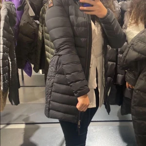 Parajumper - Säljer pga ingen användning som ny använd 2gånger, storlek L men sitter som M. pris kan diskuteras!!!