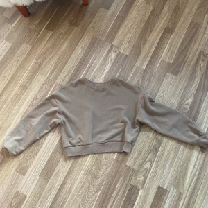 Sweatshirt - Sweatshirt från Pull&Bear i fint skick. 