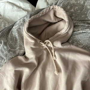 Hoodie - Från bikbok, nypris 299kr, använd 4 gånger, jätte fint skick