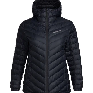 Peak Performance Jacka - En oanvänd Peak jacka i storlek XL. Köptes för 2800 och säljs för 1400 just eftersom att den högra fickan har en trasig dragkedja. Pris kan diskuteras!!
