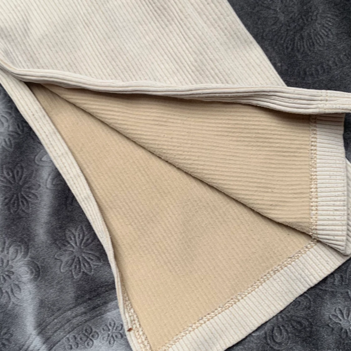 Byxor med slits stl: s - 90