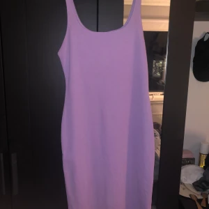 Zara klänning - Använt den ett par gånger. Bra skick och i storlek S/M