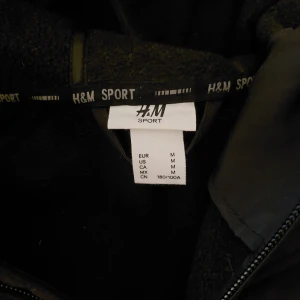 Jacka  - Jacka från hm softshelljacka bara testad 