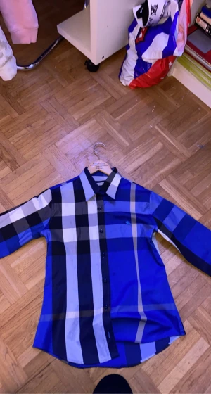 Burberry skjorta - Storlek 160 barn storlek