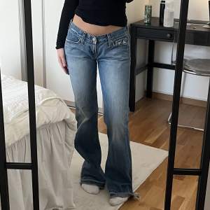 Lågmidjade jeans köpta vintage i new york!Jag har vanligtvis xs och är 165 som referens💓