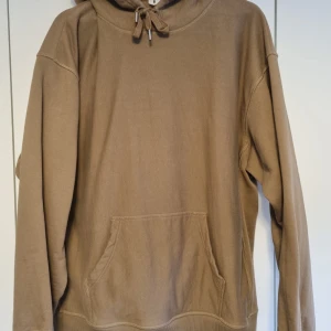 Arket hoodie - Vanlig arket hoodie i brun beige färg Strl L  Knappt använd  Köparen betalr frakt