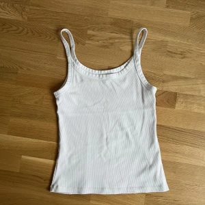 Linne - Lång och tajt linne som täcker, och är gjort av hållbart material.