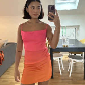 Klänning  - Klänning från Bershka. Superfin och skön! Silke materiel. 