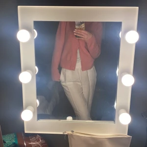 Linné byxor  - Säljer dessa snygga linne byxor från hm, nästan helt oanvända o inga fläckar eller liknade. Perfekt till sommaren☺️