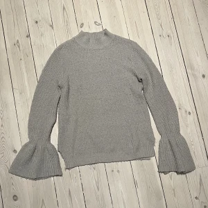 Stickad tröja - Jättemysig stickad tröja!! Perfekt när det är lite kallare ute. XS men passar även M.