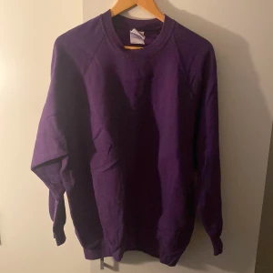 Mörklila sweatshirt - Jättebra skick! Storlek XL