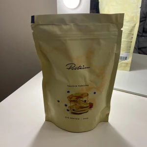 Protein - Proteinpannkakor från protein.se. Jag råkade köpa två så säljer en av dom. Helt oöppnad!  Nypris 149, säljer för 85 plus frakt.❤️‍🔥🥞 