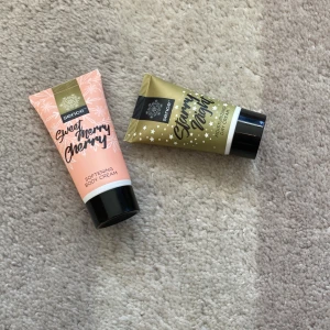 body and skin care creams  - 30 ml moisturising day cream  50 ml softening body cream  OANVÄNDA