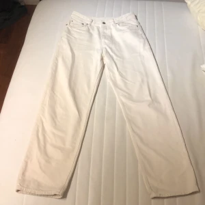 Zara byxor herr - Vita zara byxor väldigt najs passform Nypris 559kr Herr