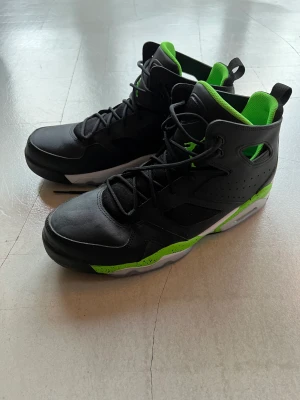 Jordan flight club 91 - Jordan flight club från 2022 Använda 1 gång Svart/grön/vit DC7329-003