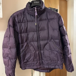 Jacka - Jätte skönt vinter jacka som är knappt använd. Pris kan diskuteras 