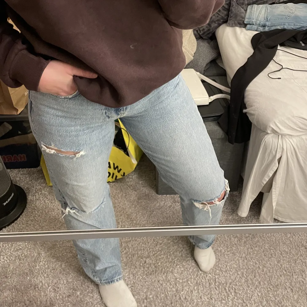 Super snygga Gina Tricot jeans som aldrig är använda utan bara testade💕. Jeans & Byxor.