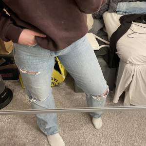 Super snygga Gina Tricot jeans som aldrig är använda utan bara testade💕