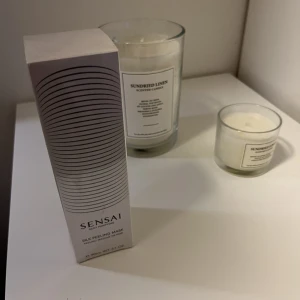 Sensai silk peeling mask - Sensai silk peeling mask, pris i  butik (tex.kicks) ca. 760kr, säljer för 430, helt ny o fortfarande inplastad. (Har 2 stycken då jag fått i gåva så jag hinner inte använda upp båda två)  Men den ger en otroligt mjuk och silkeslen känsla på huden 🥰