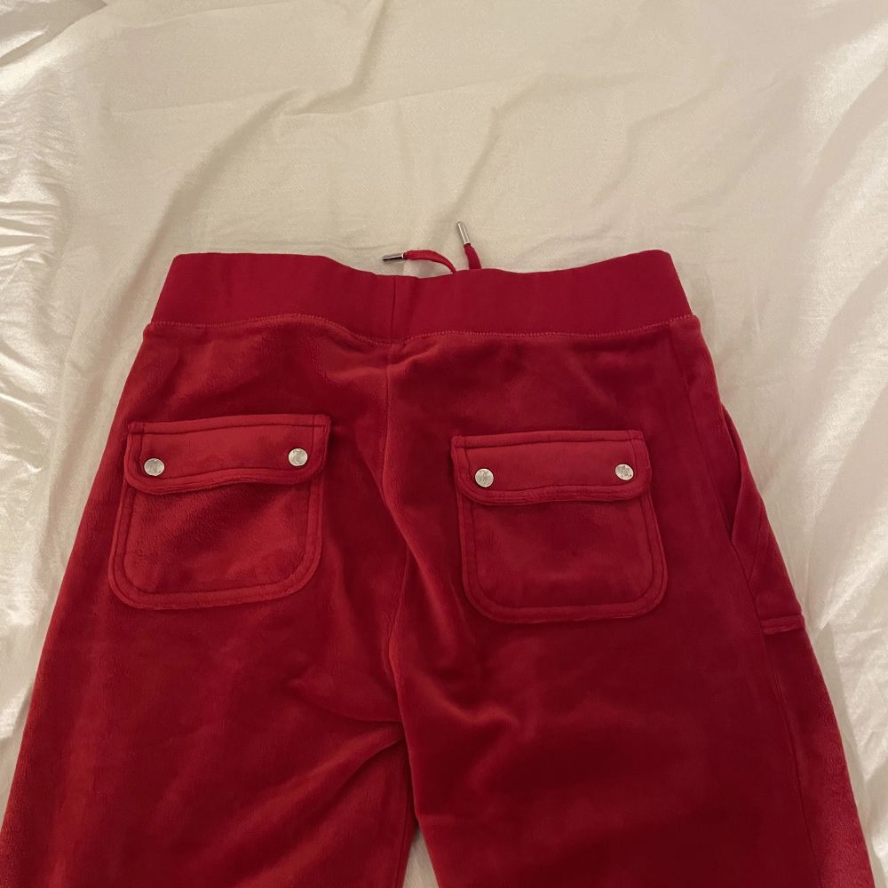 Röd Juicy byxor Juicy Couture Plick Second Hand