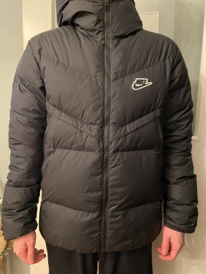 Jacka - Vinterjacka från Nike Dun/Padded Jacka Utmärkt Skick Stora fickor och varm Inköpt för 2000kr