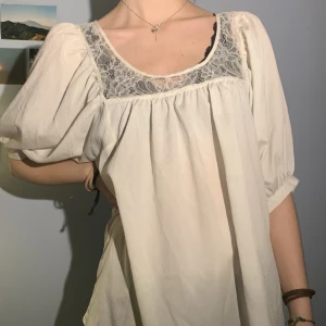 Saint Tropez blus - Så söt blus som tyvärr inte kommer till användning. Skönt material, perfekt för sommaren. Nyskick, aldrig använd. Pris kan diskuteras!