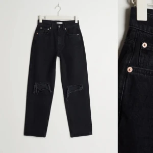 Jeans - Säljer nu mina jeans från Gina Tricot, köpta för ett tag sedan och dem är använda flitigt men ändå fint skick💓hör av er vid intresse. Frakt tillkommer