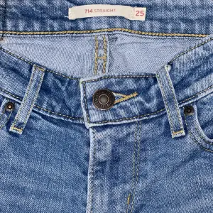 🦋 Ljusblåa jeans  🦋 Stl 34 🦋 Low-waist 🦋 Stl 100kr