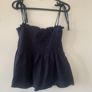 Shein topp - En söt shein topp som är knappt andvänd och är tvättad!! 