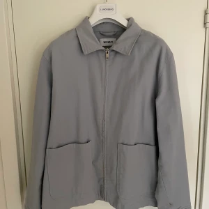 Weekday overshirt  - Weekday overshirt sky blue färg används en del så små slitningar men annars bra skick