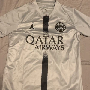 Psg matchtröja  - 10/10 skick köpt från unisport väldigt nyligen. 