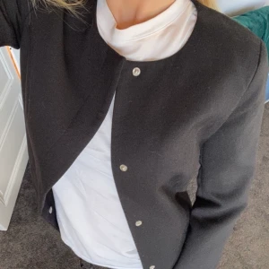 Kappa/ jacka  - Tunn kappa/ jacka i fint skick! Strl xs 