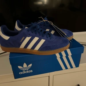 Adidas Samba OG Royal blue slutsålda.  - Endast provade. Är som en strl 38. Säljes till högstbjudande men ej under inköp. Betalning via swish. 