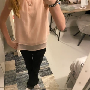 Skit snygg fest topp - Snygg fest topp i ljus rosa färg❤️ från hm i storlek xs🫶 inga fläckar eller slitage👍🏻😚