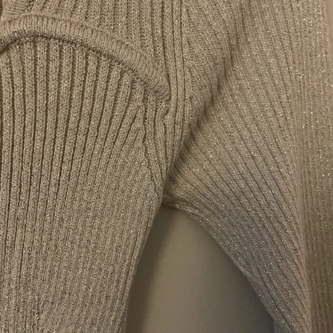 Glittrig tröja  - 91